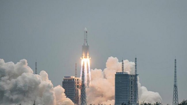 Cohete chino cae sin control: Autoridades dicen que posibilidades de daño son 