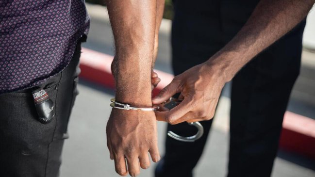 Más de 80 detenidos por robar y violar en grupo a ocho mujeres en Sudáfrica