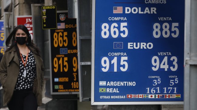 El dólar se cotiza bajo los 900 pesos y el cobre se revaloriza