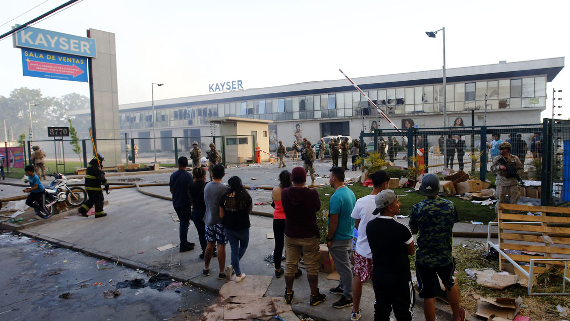 Estallido social: Cámara crea comisión investigadora de incendio que dejó cinco muertos en bodega Kayser