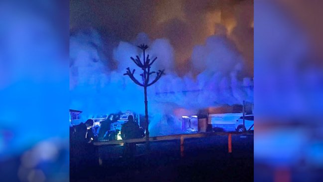 Incendio afectó a bodega que almacenaba armas y municiones de Carabineros en La Unión