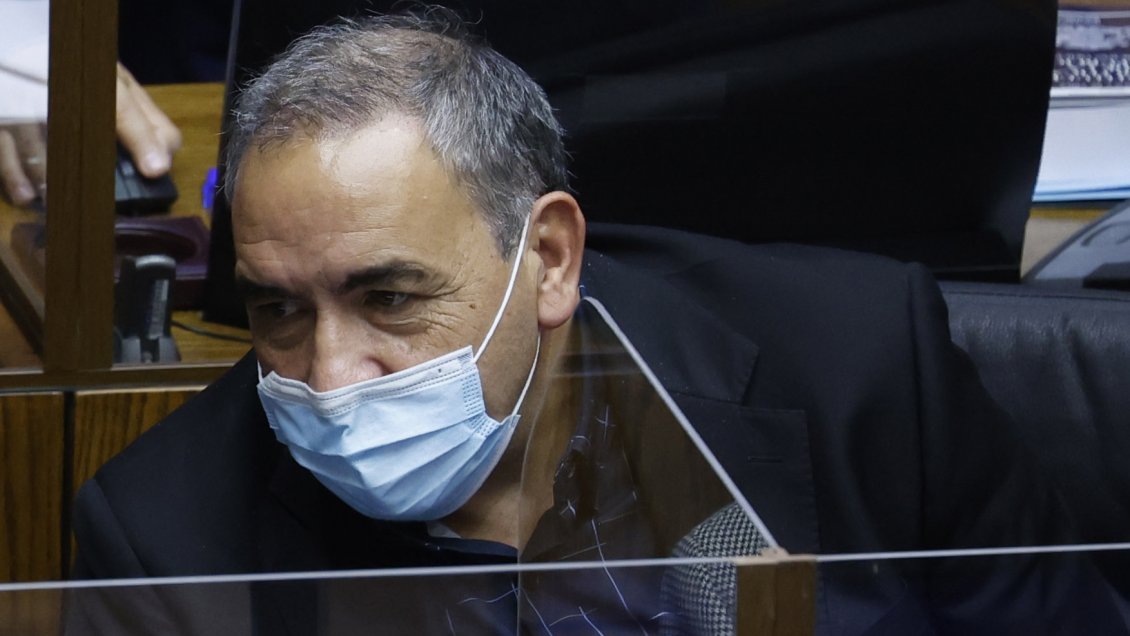 Senador Espinoza votará Apruebo, pero opina que el texto debe ser mejorado 