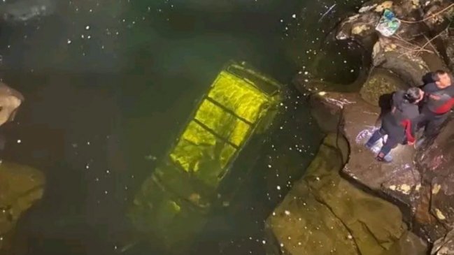 Hualaihué: Matrimonio y dos hijas murieron al caer con su vehículo a un río