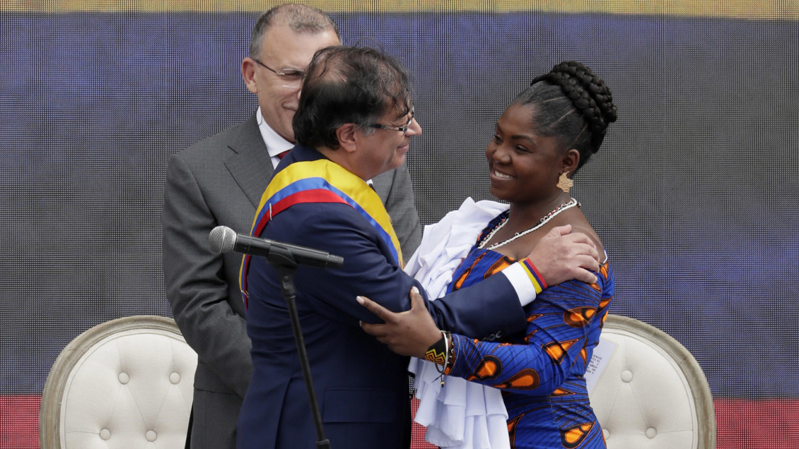 Gustavo Petro juró como presidente de Colombia en multitudinaria ceremonia