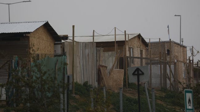 Arica: Desalojaron a cerca de 100 personas que tenían una toma en Valle de Lluta