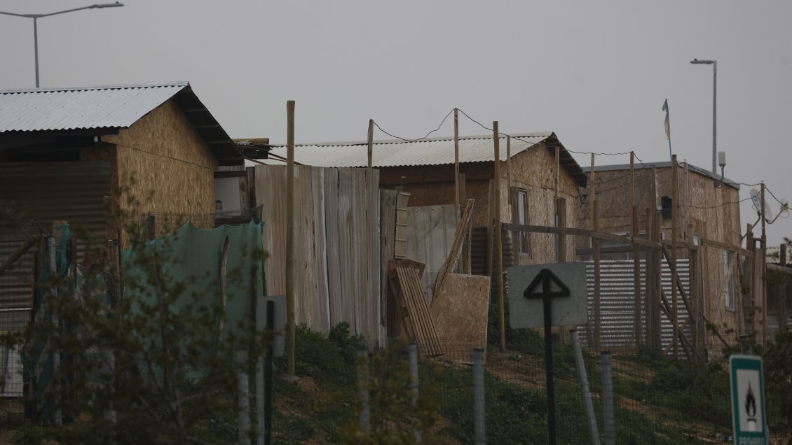 Arica: Desalojaron a cerca de 100 personas que tenían una toma en Valle de Lluta