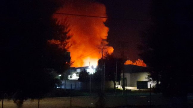   Incendio afectó a bodegas con productos químicos en Graneros 