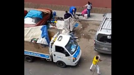   Hombre atacó con un palo a equipo de funcionarios municipales en Iquique 