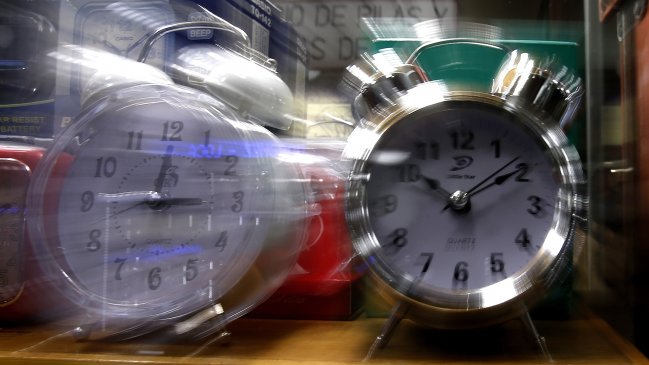  Gobierno aplaza el cambio de hora en una semana: Inicialmente coincidía con el plebiscito  