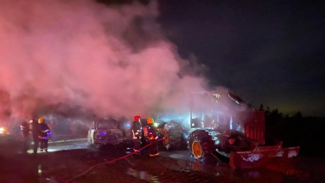 Investigan quema de dos maquinarias forestales y camioneta en fundo de Paredones