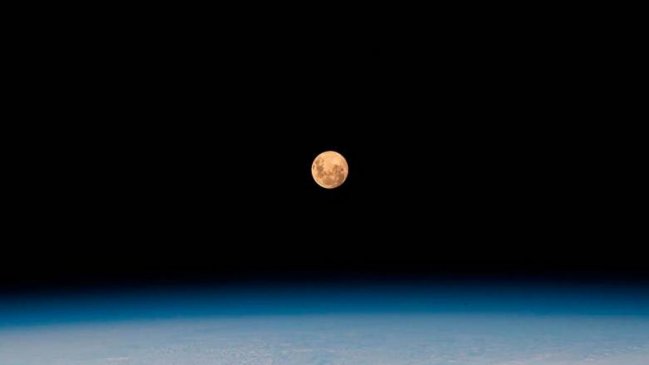   Chilenos compartieron imágenes de la Súperluna 