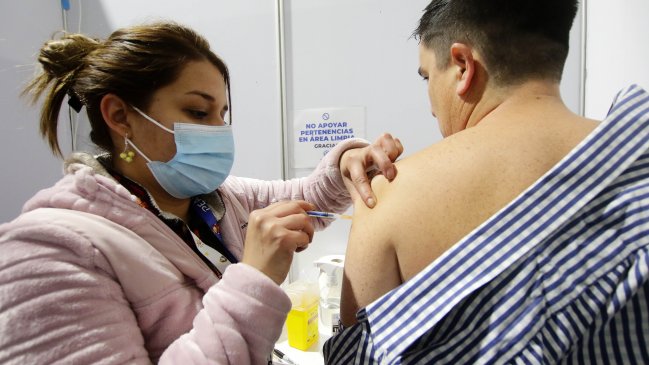 Baja vacunación: Epidemiólogos piden mano dura de cara a Fiestas Patrias  