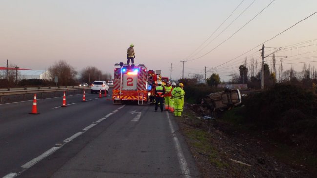 Volcamiento de vehículo deja dos personas fallecidas en Chimbarongo
