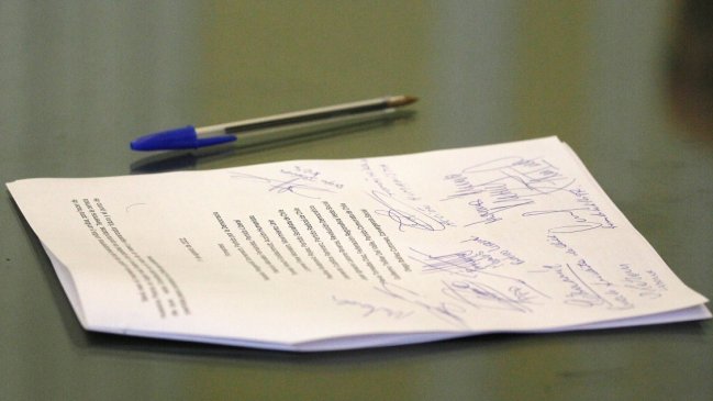 Chahuán: El acuerdo oficialista nació muerto y Teillier se encargó de enterrarlo