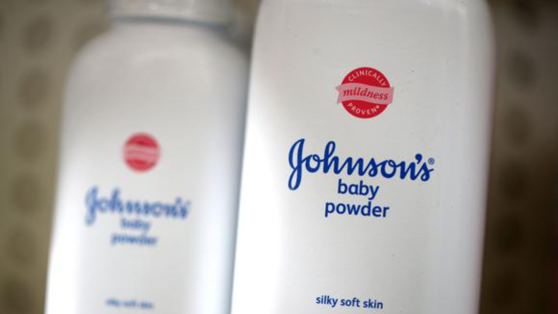 Johnson & Johnson suspenderá la venta de sus talcos para bebé en todo el mundo