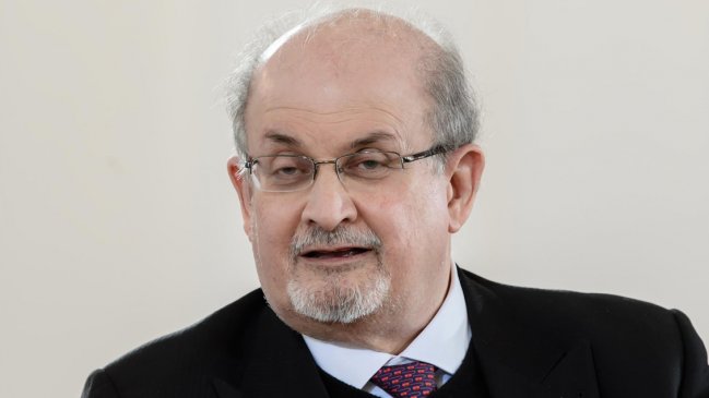  Presunto agresor de Salman Rushdie será acusado por intento de asesinato  