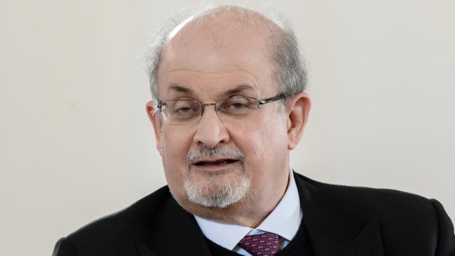 Presunto agresor de Salman Rushdie será acusado por intento de asesinato