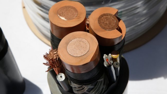 Trabajadores de una empresa de telefonía fueron detenidos por robo de cobre en la Región Metropolitana