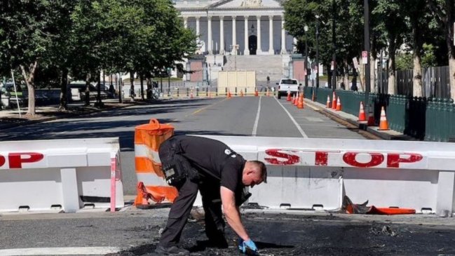  Hombre se suicidó tras chocar su auto contra valla del Capitolio de EEUU  