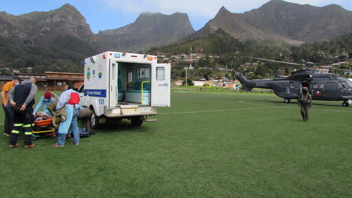 Armada lideró evacuación de adulta mayor que sufrió ACV en Archipiélago Juan Fernández