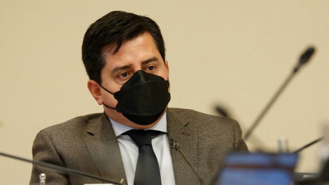 Senador Araya votará a favor de amnistiar a los 