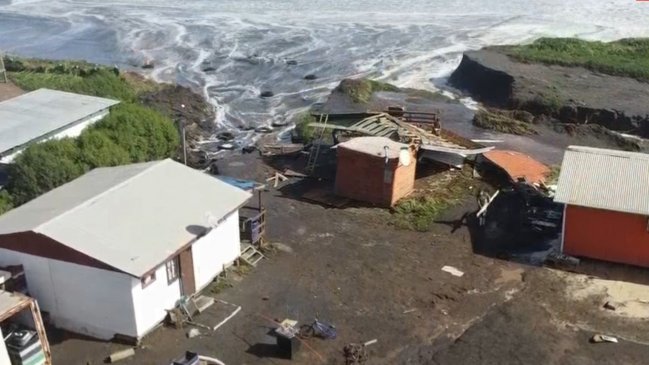  Marejadas destruyeron cabaña de veraneo en sector costero de Iloca  