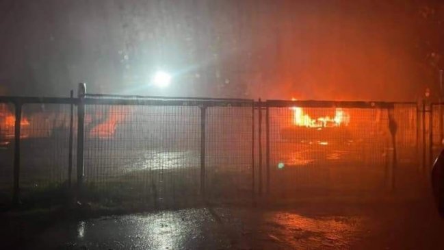 Tres ataques incendiarios en Arauco: Casi una veintena de vehículos y maquinaria fue quemada  