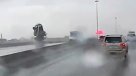 De terror: Camión cae desde autopista elevada en Texas