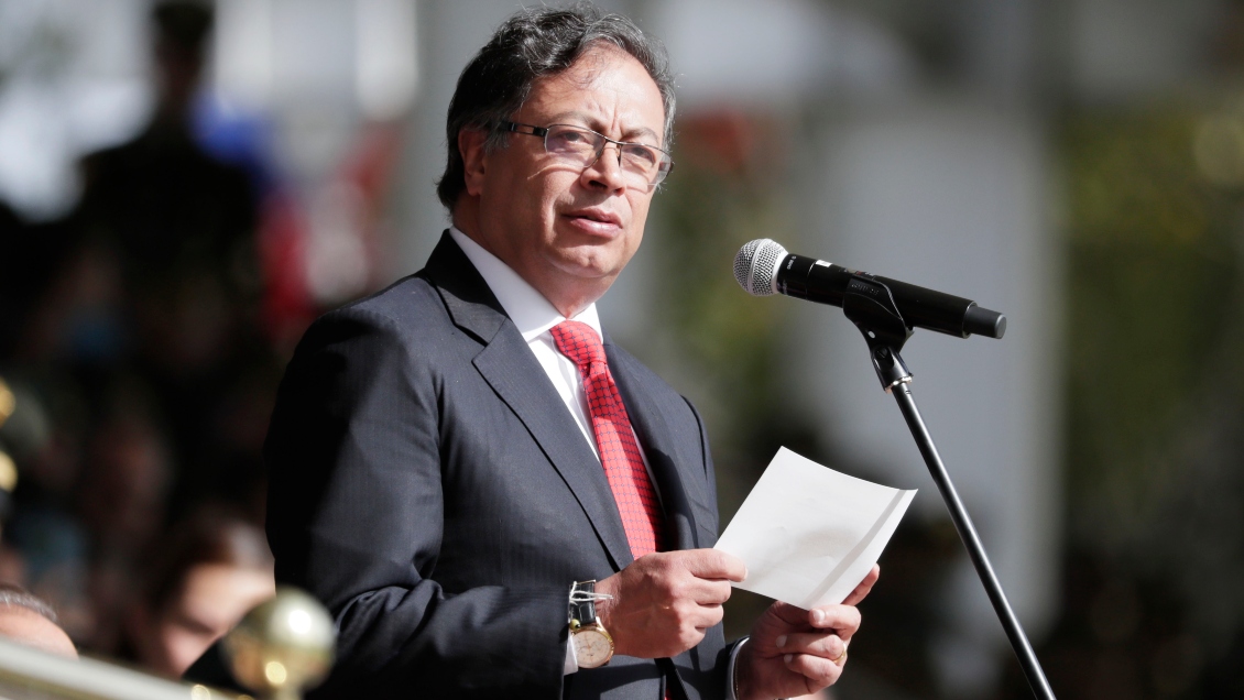 Petro suspendió órdenes de captura y extradición de negociadores del ELN