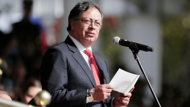Petro suspendió órdenes de captura y extradición de negociadores del ELN