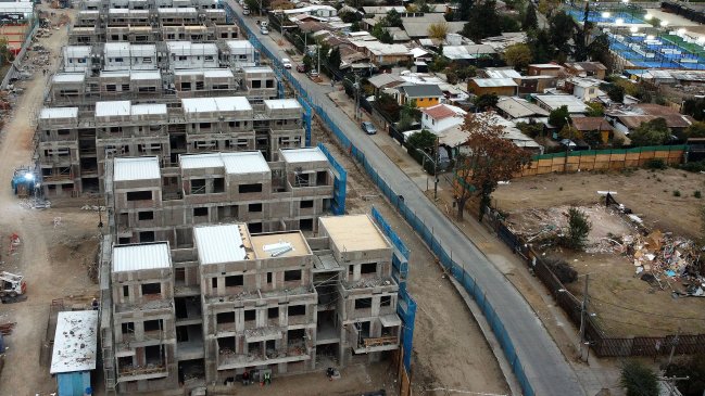 Ministro Montes presentó consejo asesor para enfrentar crisis habitacional