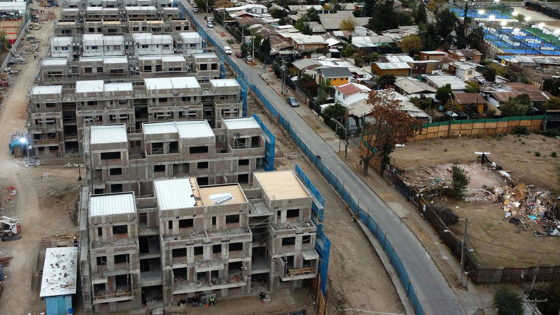 Ministro Montes presentó consejo asesor para enfrentar crisis habitacional