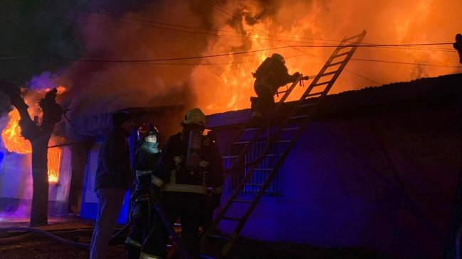 Incendio destruye dos viviendas en zona poniente de San Fernando
