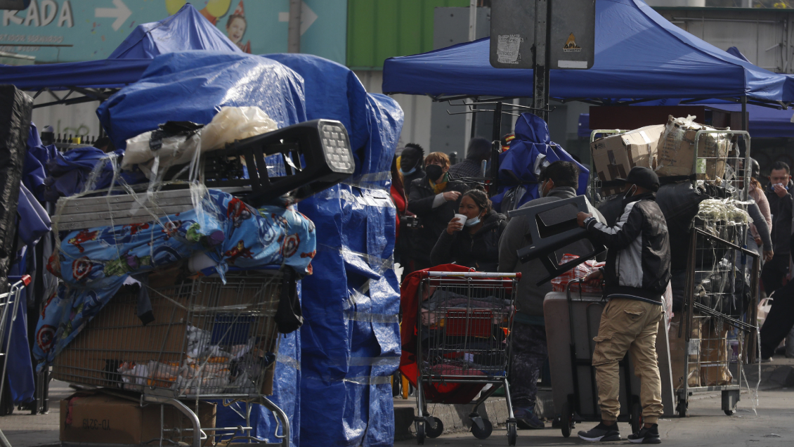 Estudio de la CNC a ambulantes en Meiggs: Ingresos por hasta 1,2 millones mensuales y uno de cada tres no dejaría la calle