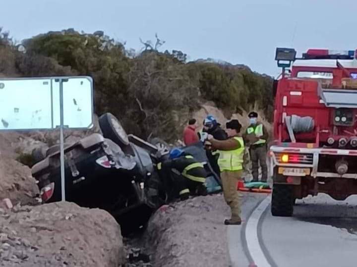 Volcamiento de un auto dejó un fallecido en la localidad de Chile Chico