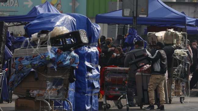 Estudio de la CNC a ambulantes en Meiggs: Ingresos por hasta 1,2 millones mensuales y uno de cada tres no dejaría la calle