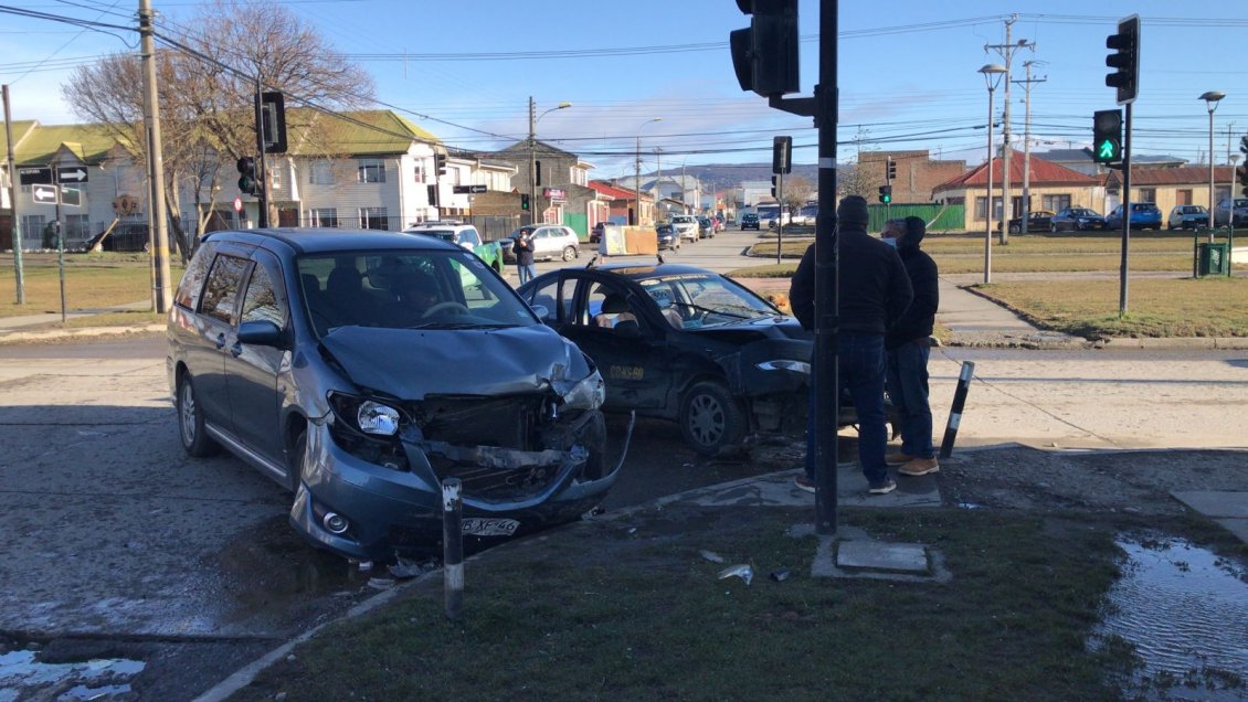 Accidente de tránsito dejó dos personas lesionadas en Punta Arenas