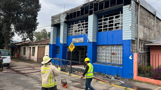 Incendio afectó al colegio Nuestra Señora de Graneros: 400 personas fueron evacuadas