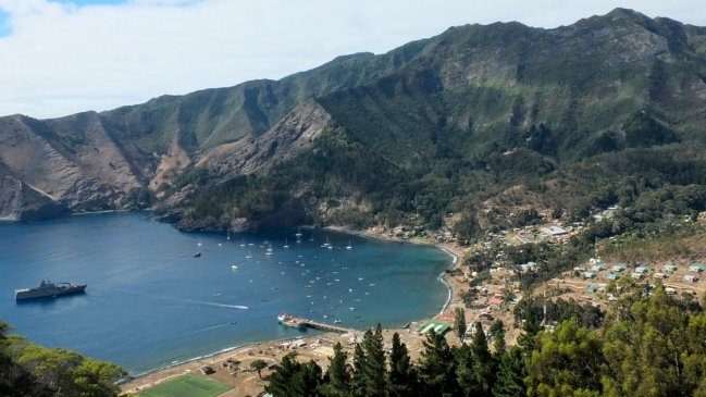 Alcalde de Juan Fernández solicitó confinar la isla tras brote de Covid