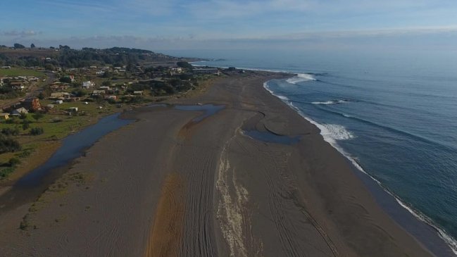 Niño de 11 años murió atrapado en un túnel de arena en balneario de Pelluhue
