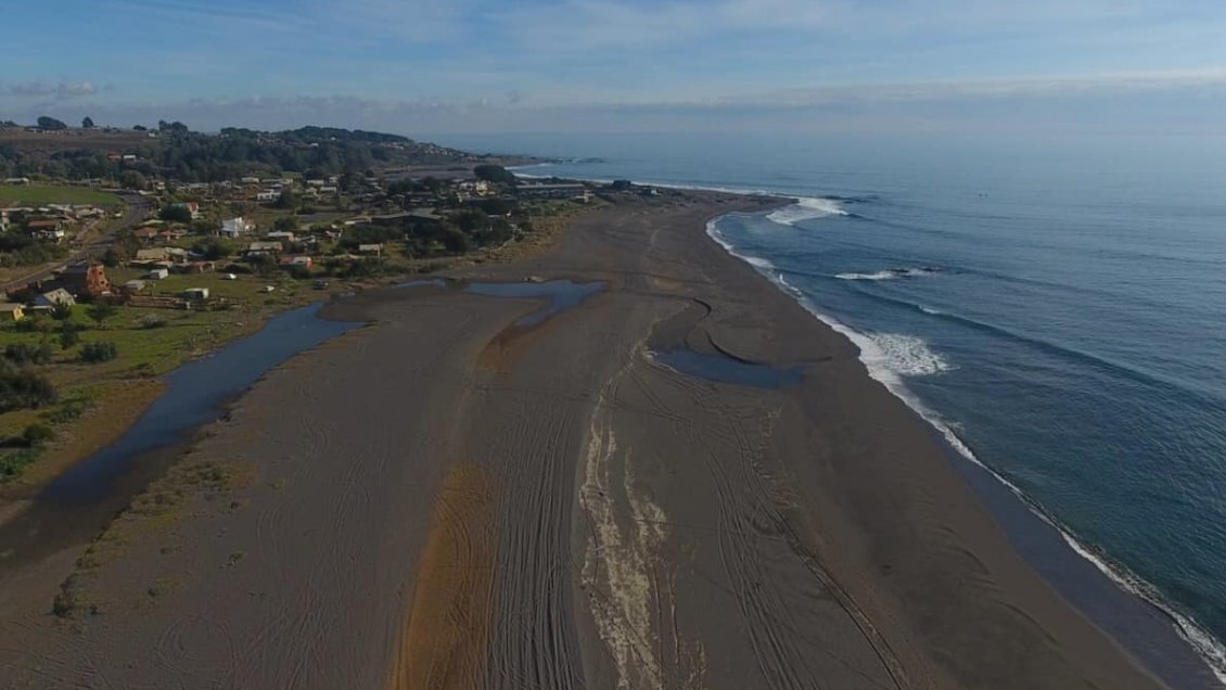 Niño de 11 años murió atrapado en un túnel de arena en balneario de Pelluhue