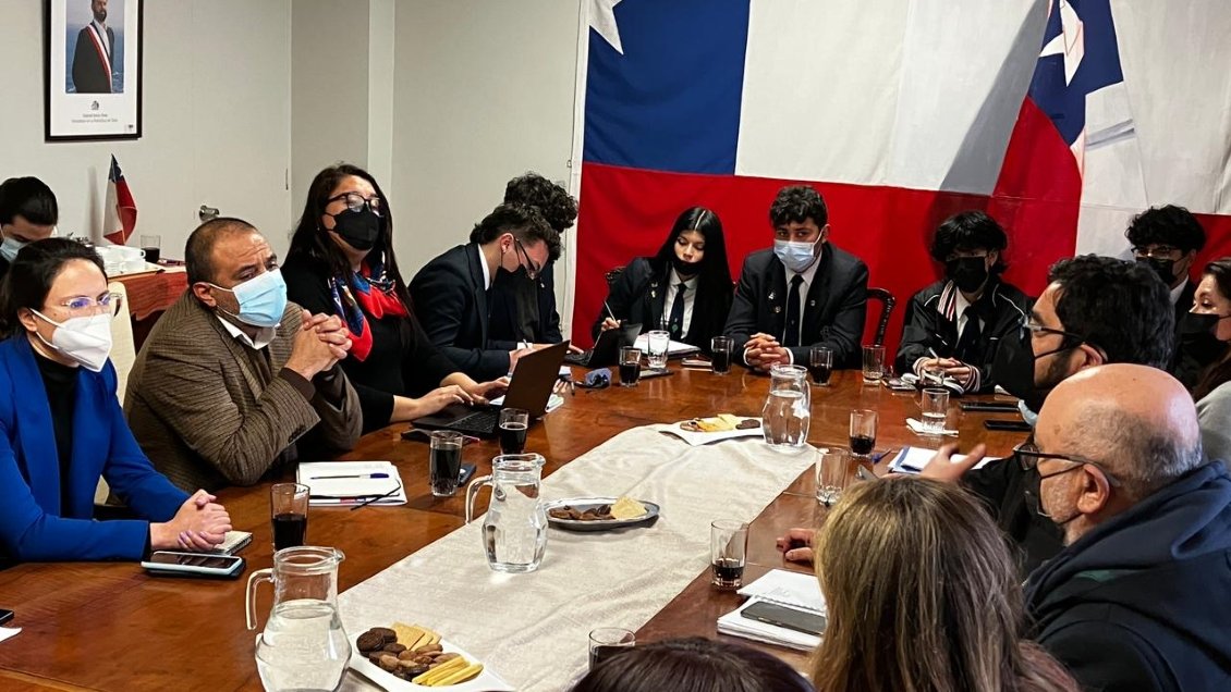 Ministro Ávila se reunió con el Consejo Escolar del Instituto Nacional