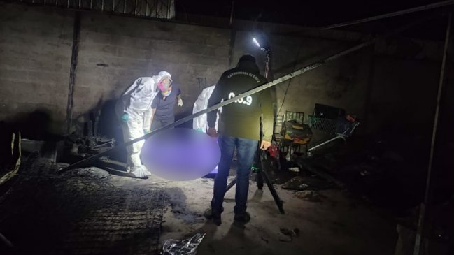 Dos personas murieron en incendio que afectó a ruco en Calama