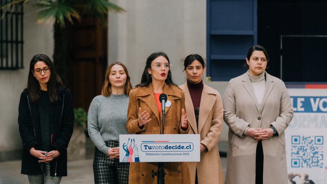 Camila Vallejo respondió a desubicado tuit de fundador de Evópoli por su vestimenta