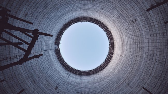 La central nuclear de Zaporiyia apagó uno de sus reactores tras bombardeos