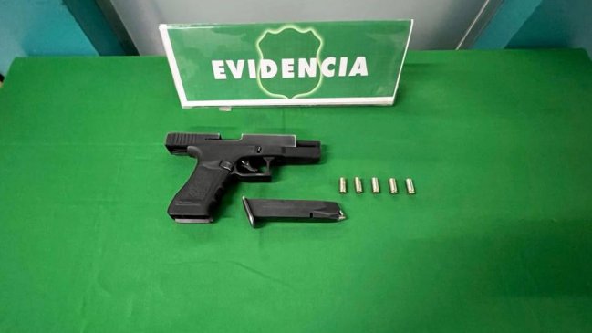 Arica: Hombre fue detenido por mantener arma a fogueo en su vehículo