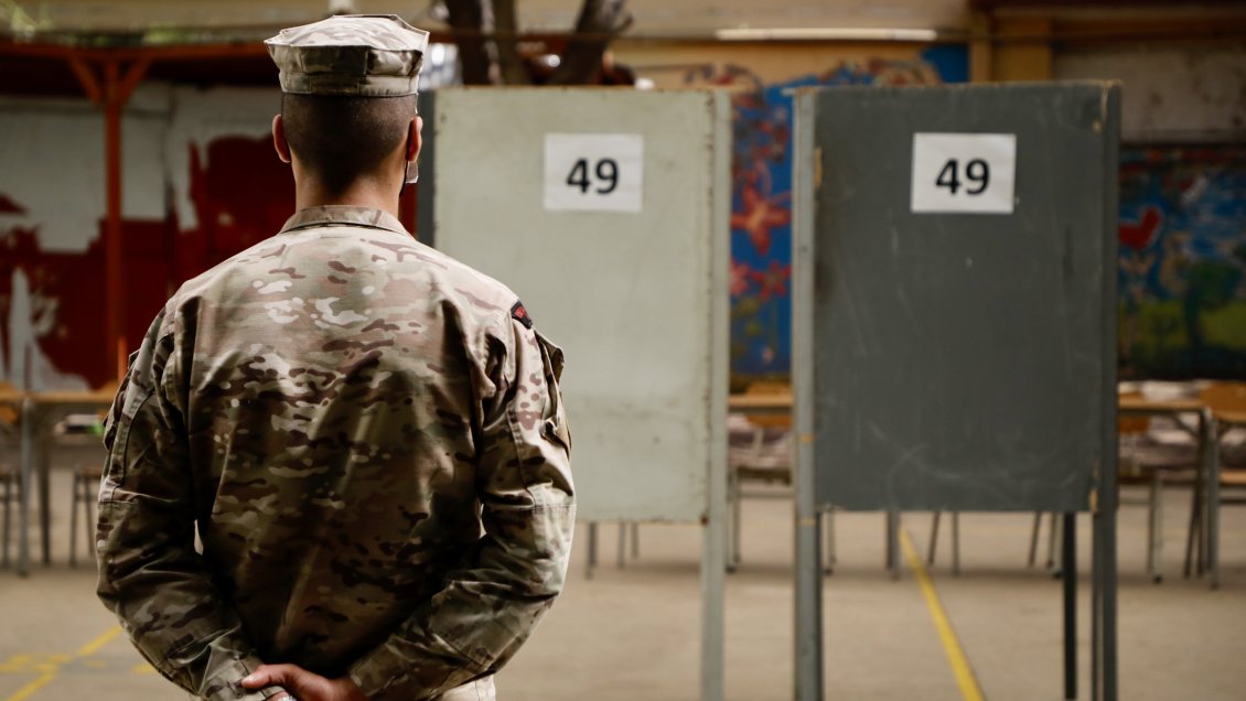 Hualpén: Armada tomó posesión de colegio privado que rehusaba ser local de votación