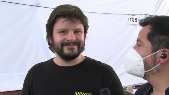 ¿El doble del Presidente? Vocal de mesa sorprendió por su parecido a Gabriel Boric