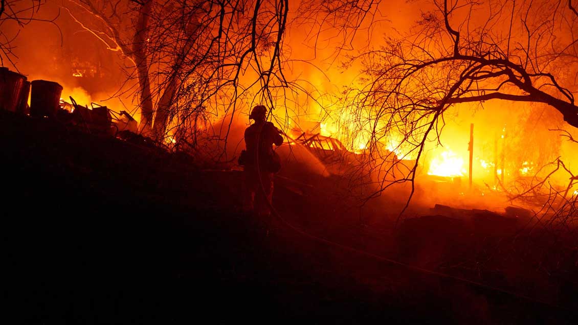 Al menos cuatro muertos y decenas de evacuaciones por los incendios forestales en California