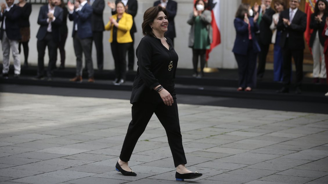 Socialista Ana Lya Uriarte, exjefa de gabinete de Bachelet, asume en Segpres